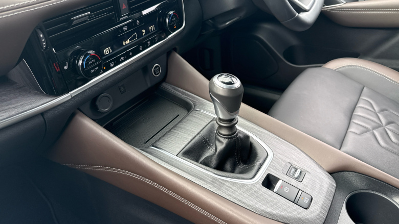 Nissan Qashqai 1.3 DiG-T MH Tekna [Bose] 5dr Petrol Hatchback